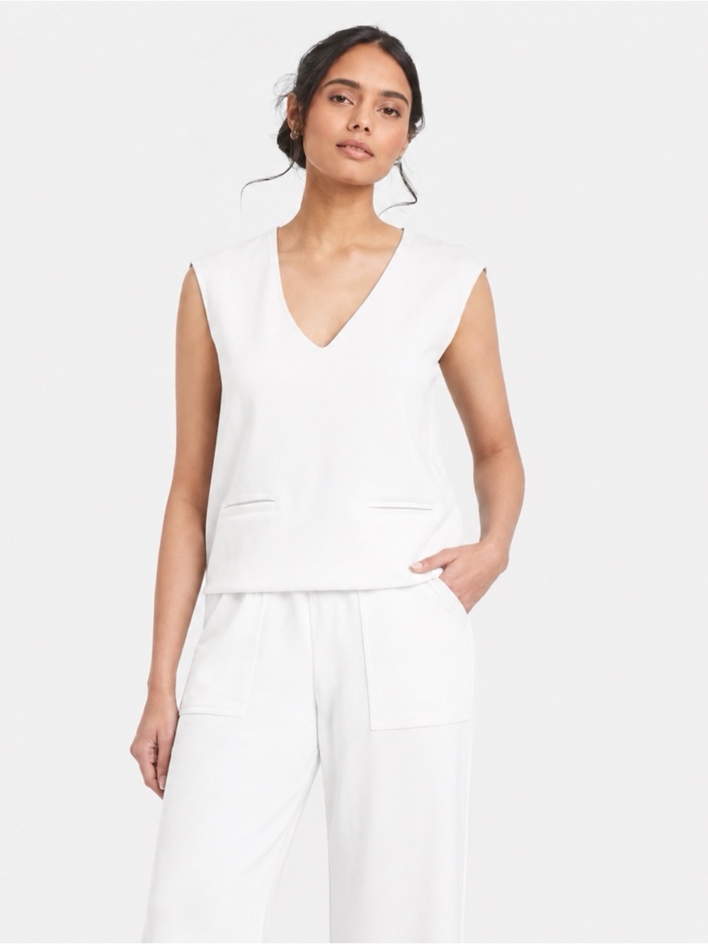 NWOT a new day White V-Neck Sleeveless Sweater Top | Faux Front Pockets | XL
